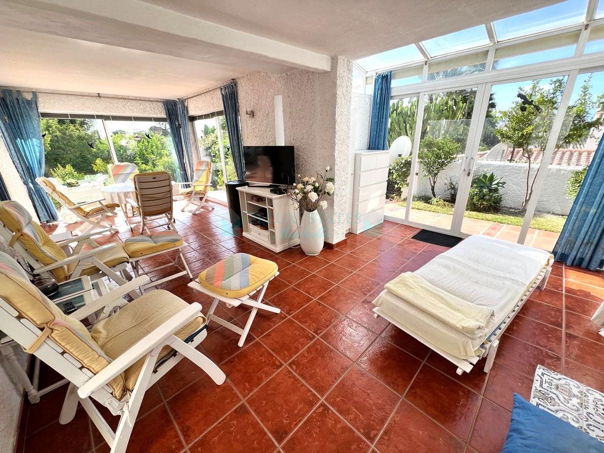 Villa en venta en Costabella, Marbella Este