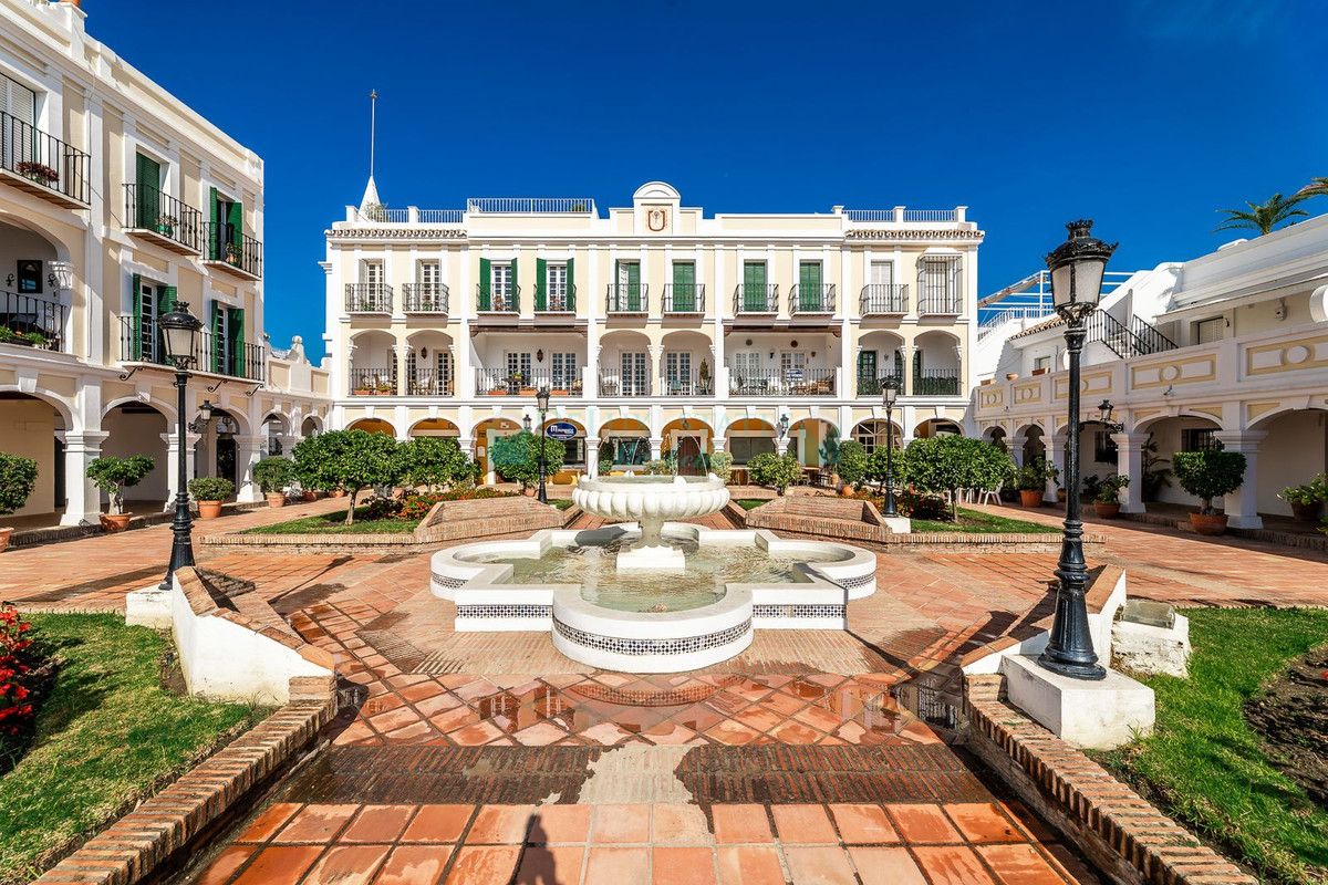 Town House for sale in Aloha, Nueva Andalucia