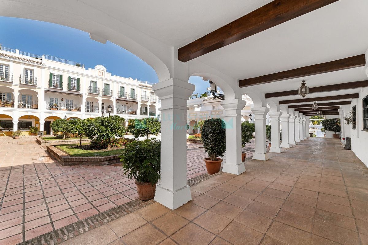 Town House for sale in Aloha, Nueva Andalucia