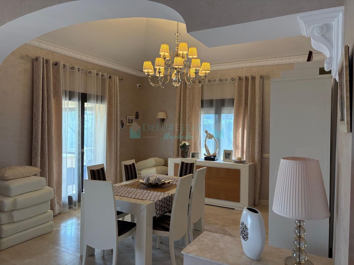 Villa for sale in El Paraiso, Estepona