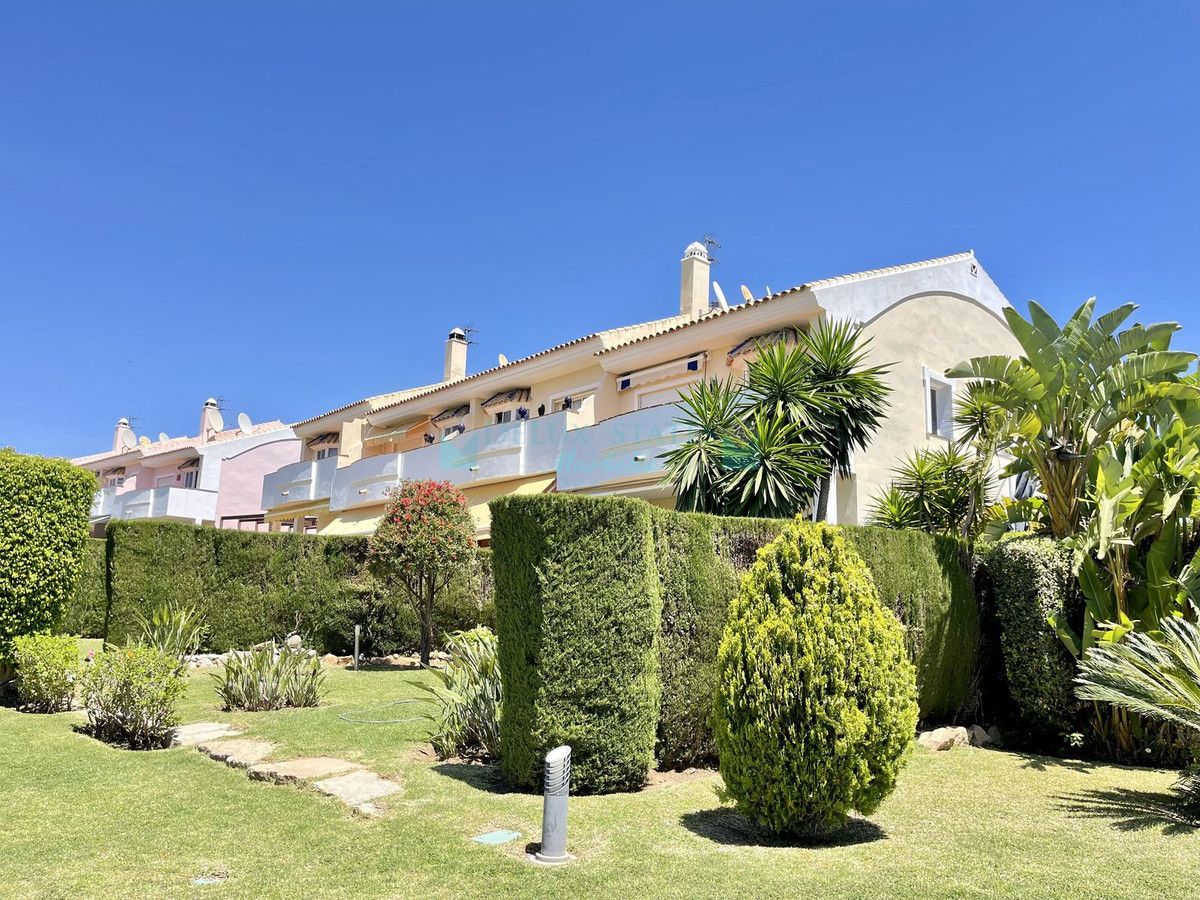 Town House for sale in Atalaya, Estepona