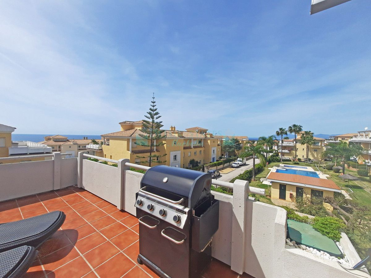 Penthouse for sale in Cabopino, Marbella East