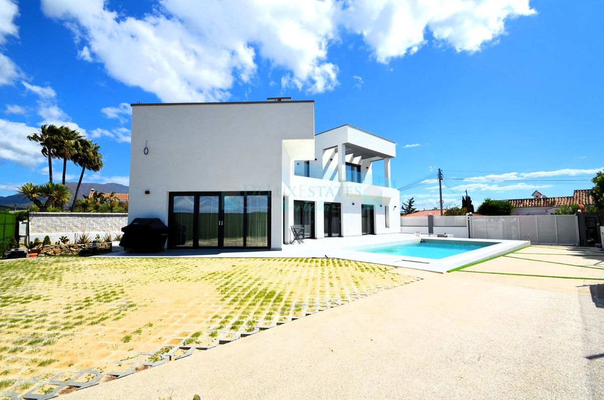 Villa for sale in Estepona