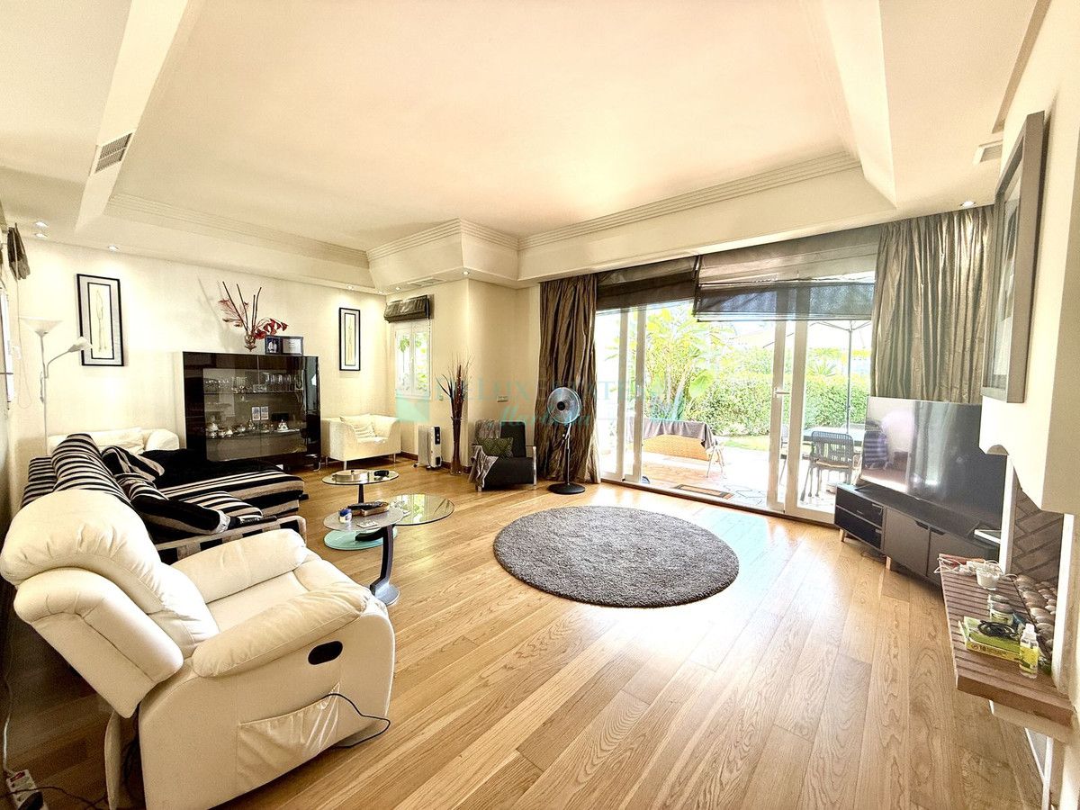 Semi Detached Villa for rent in Costalita, Estepona