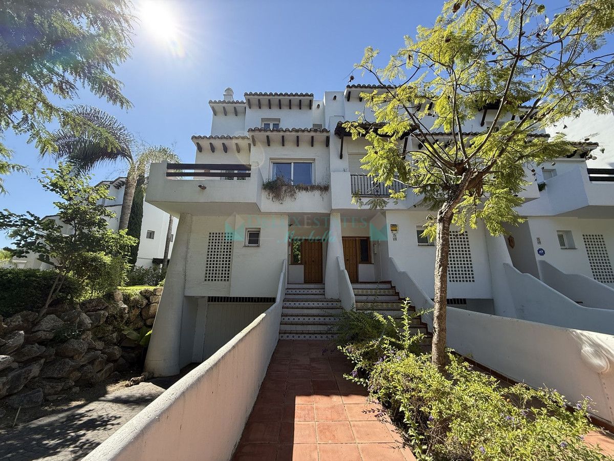 Semi Detached Villa for rent in Costalita, Estepona