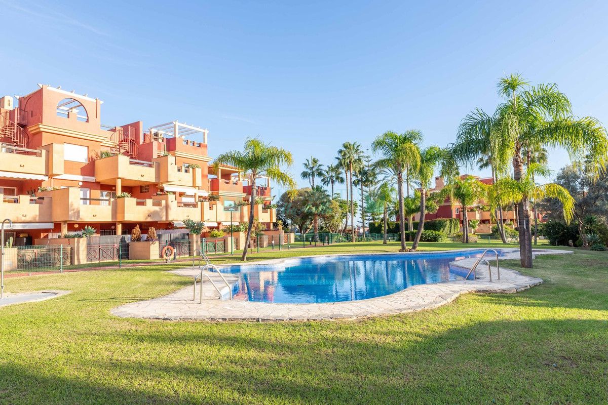 Penthouse for sale in La Reserva de Marbella, Marbella East