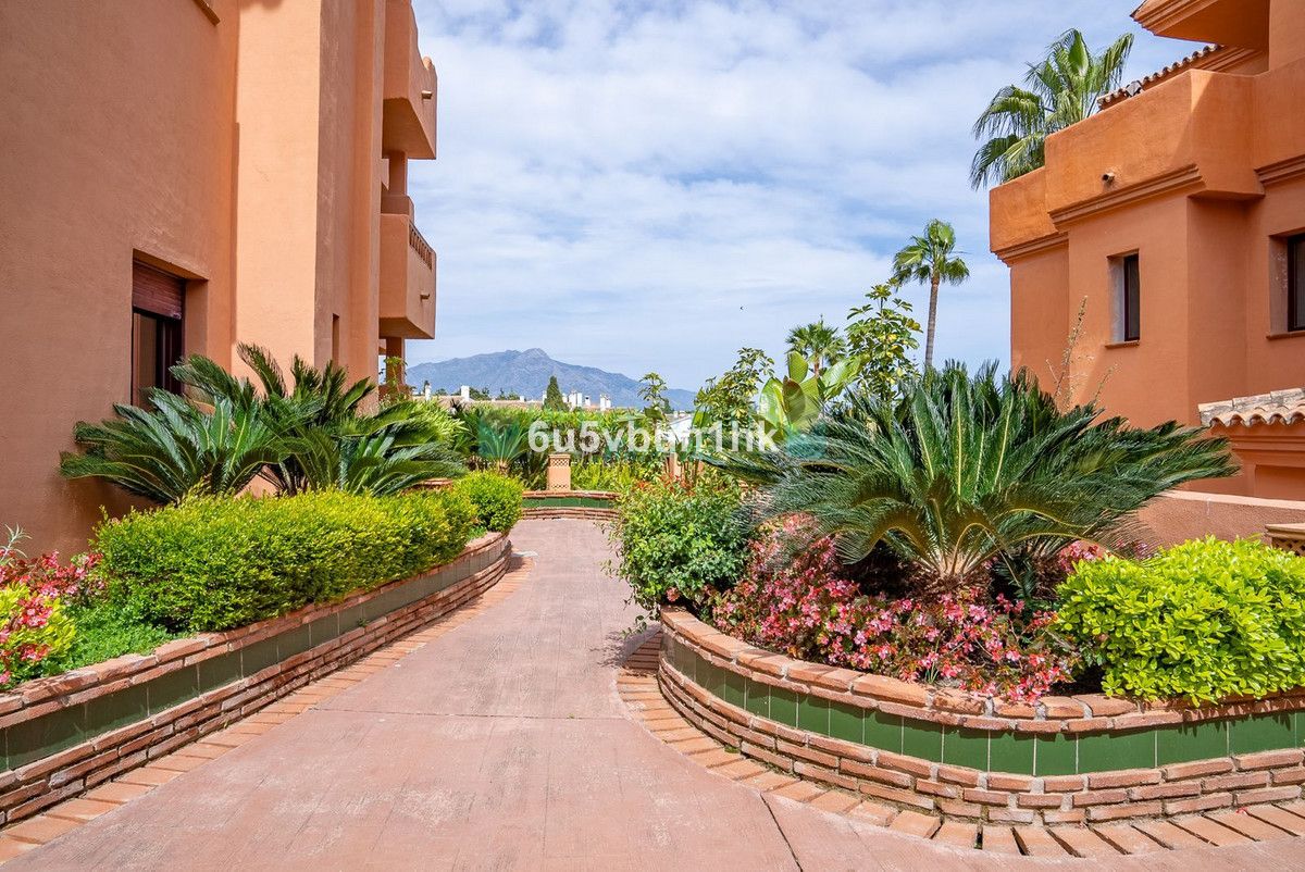 Apartment for sale in Benahavis