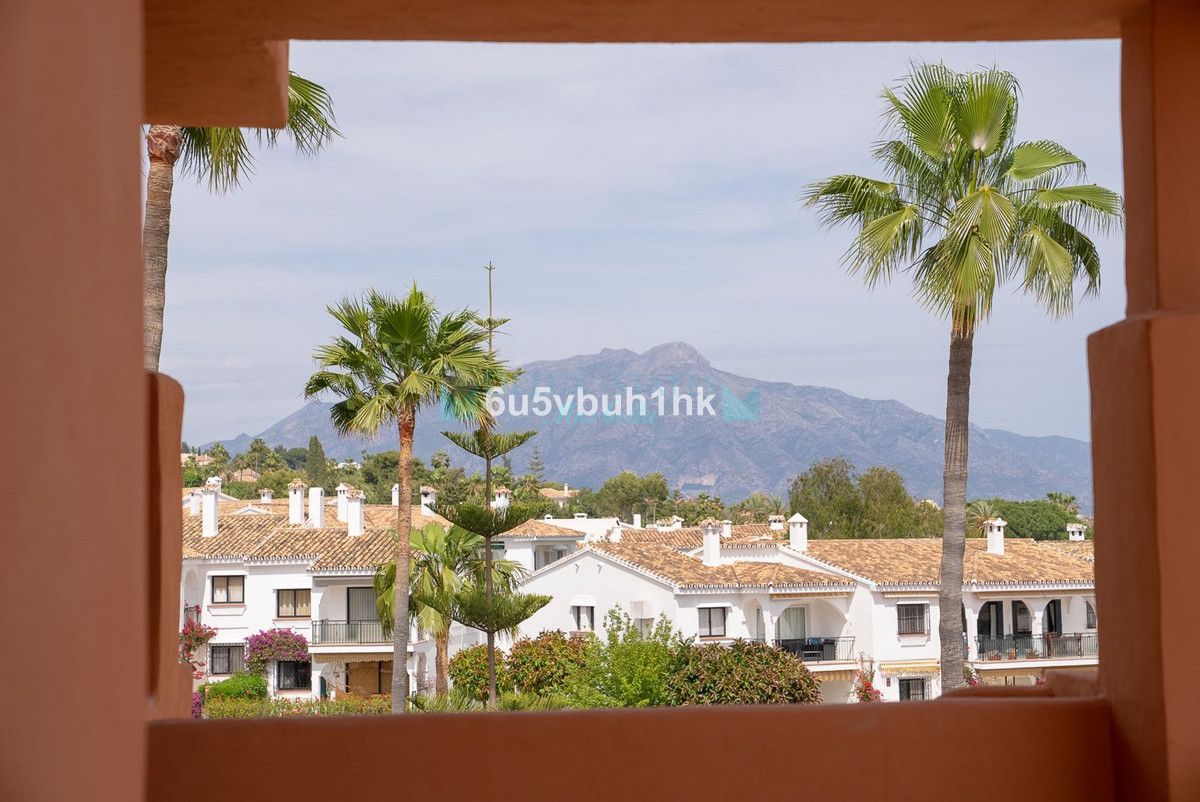 Apartment for sale in Benahavis