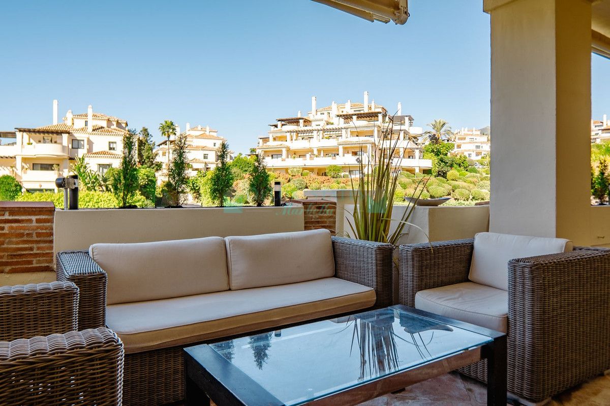Apartment for rent in Benahavis