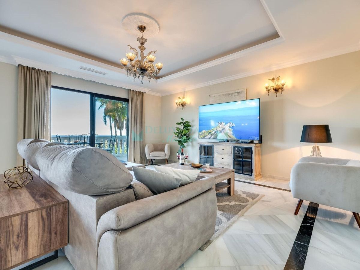 Villa en alquiler en Rio Real, Marbella Este