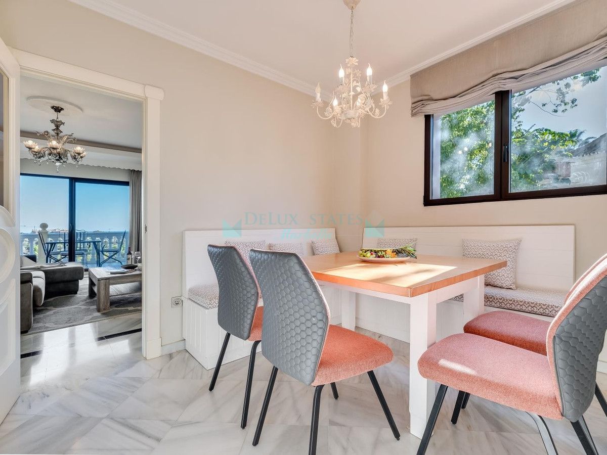 Villa en alquiler en Rio Real, Marbella Este