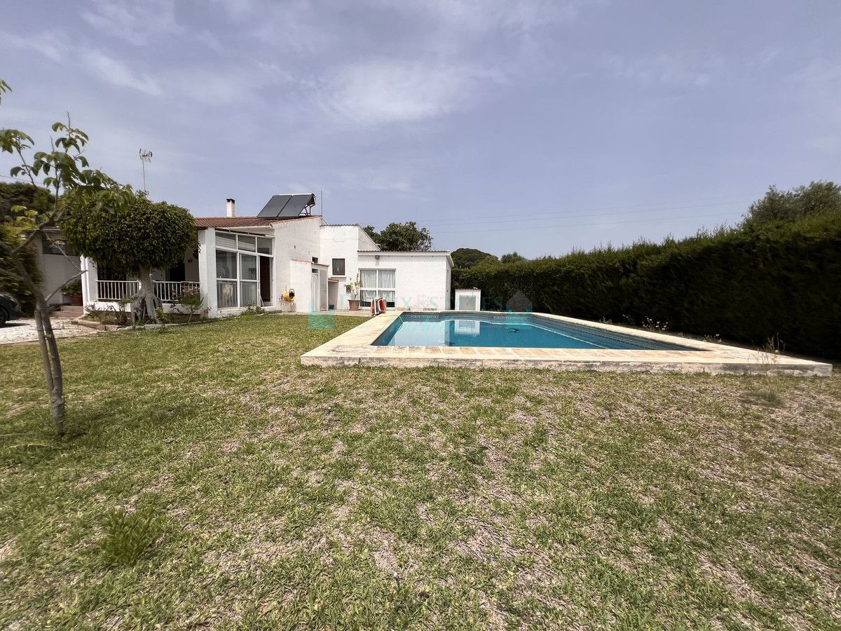 Villa en venta en Selwo, Estepona