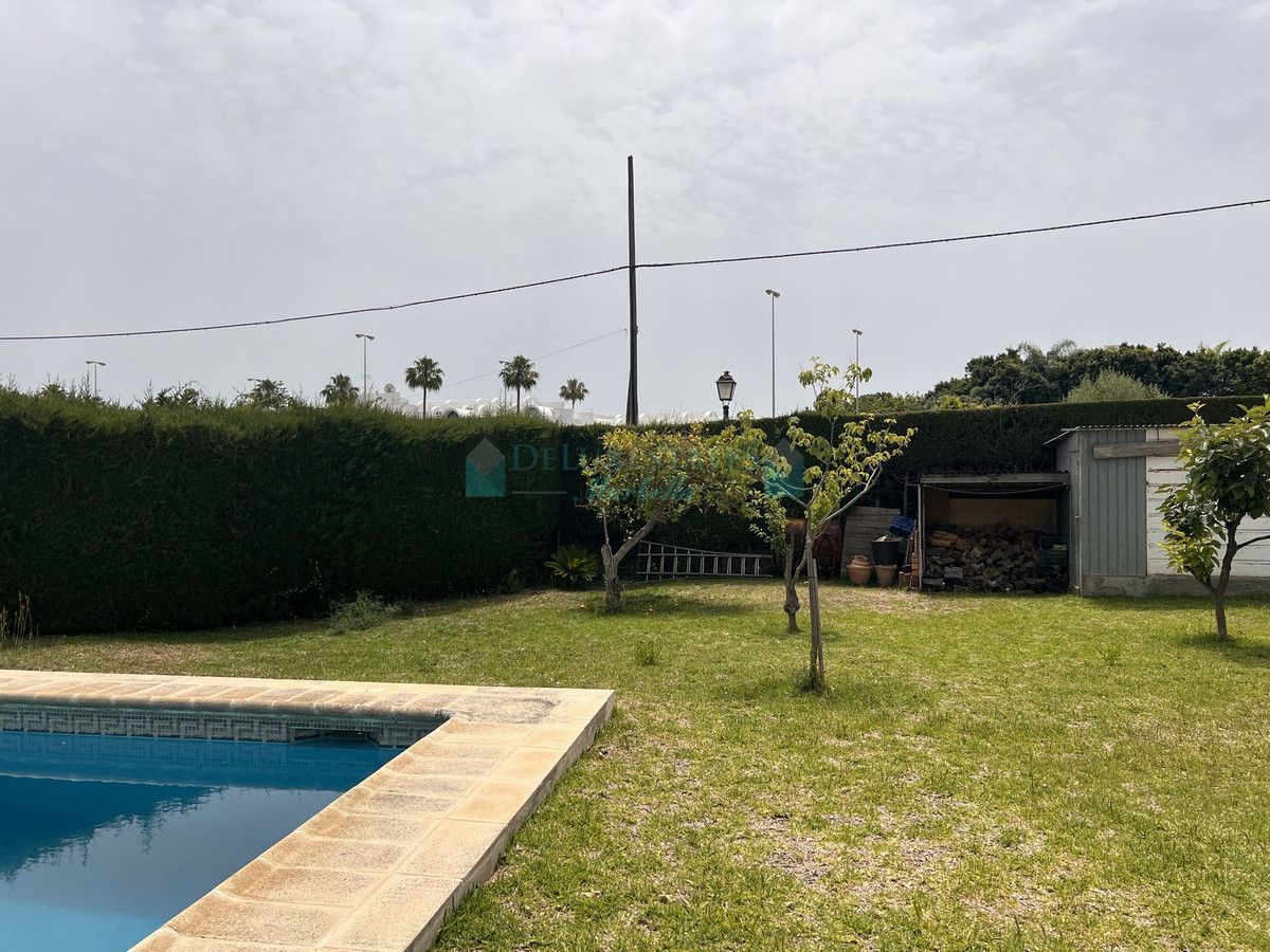 Villa en venta en Selwo, Estepona