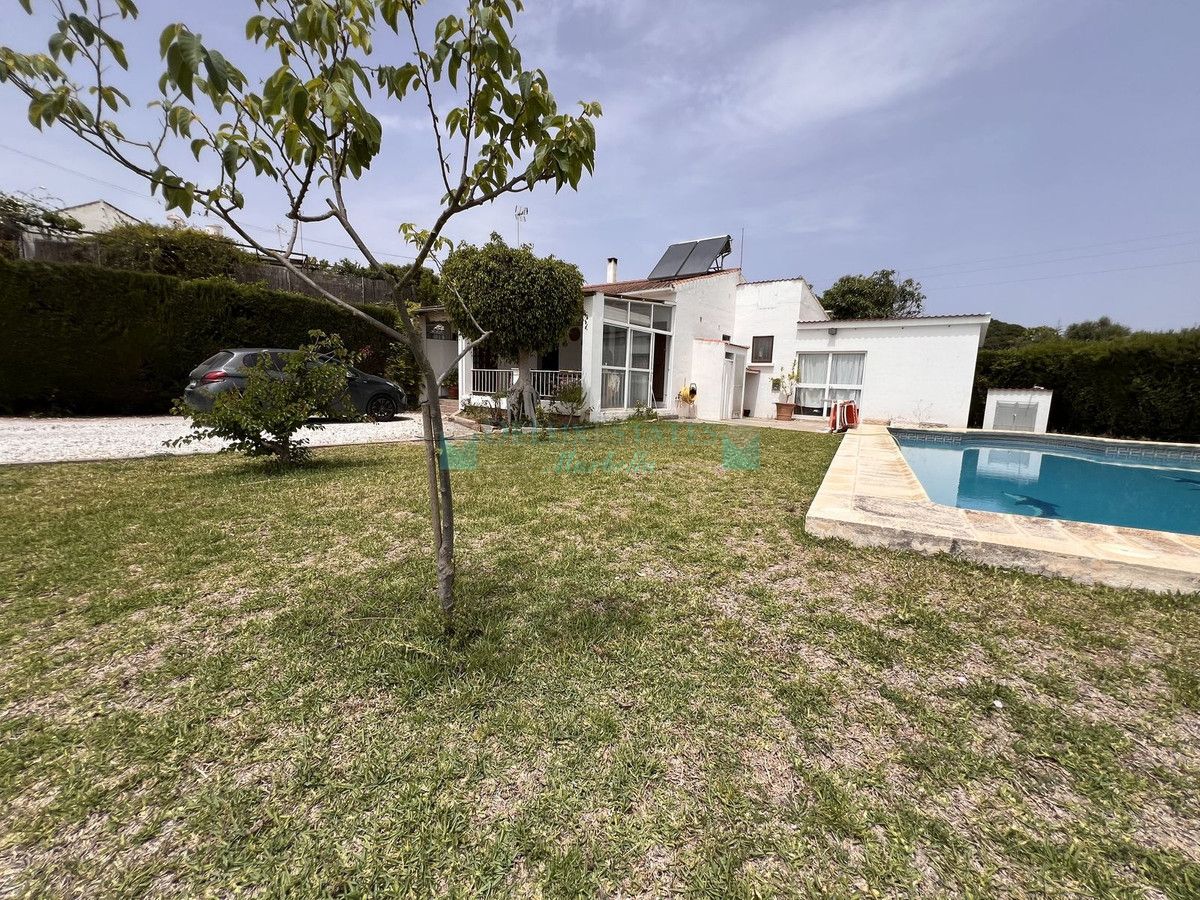 Villa en venta en Selwo, Estepona