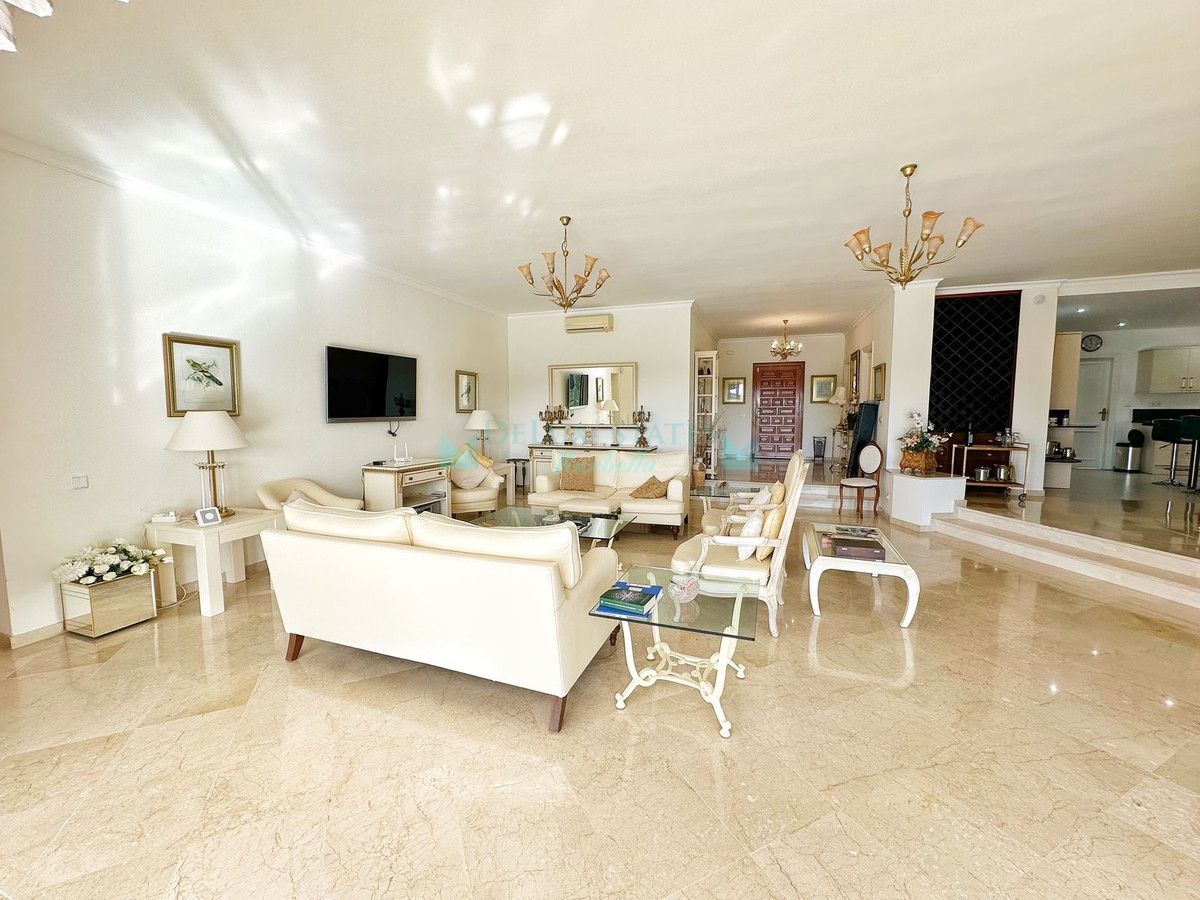 Villa en alquiler en El Paraiso, Estepona