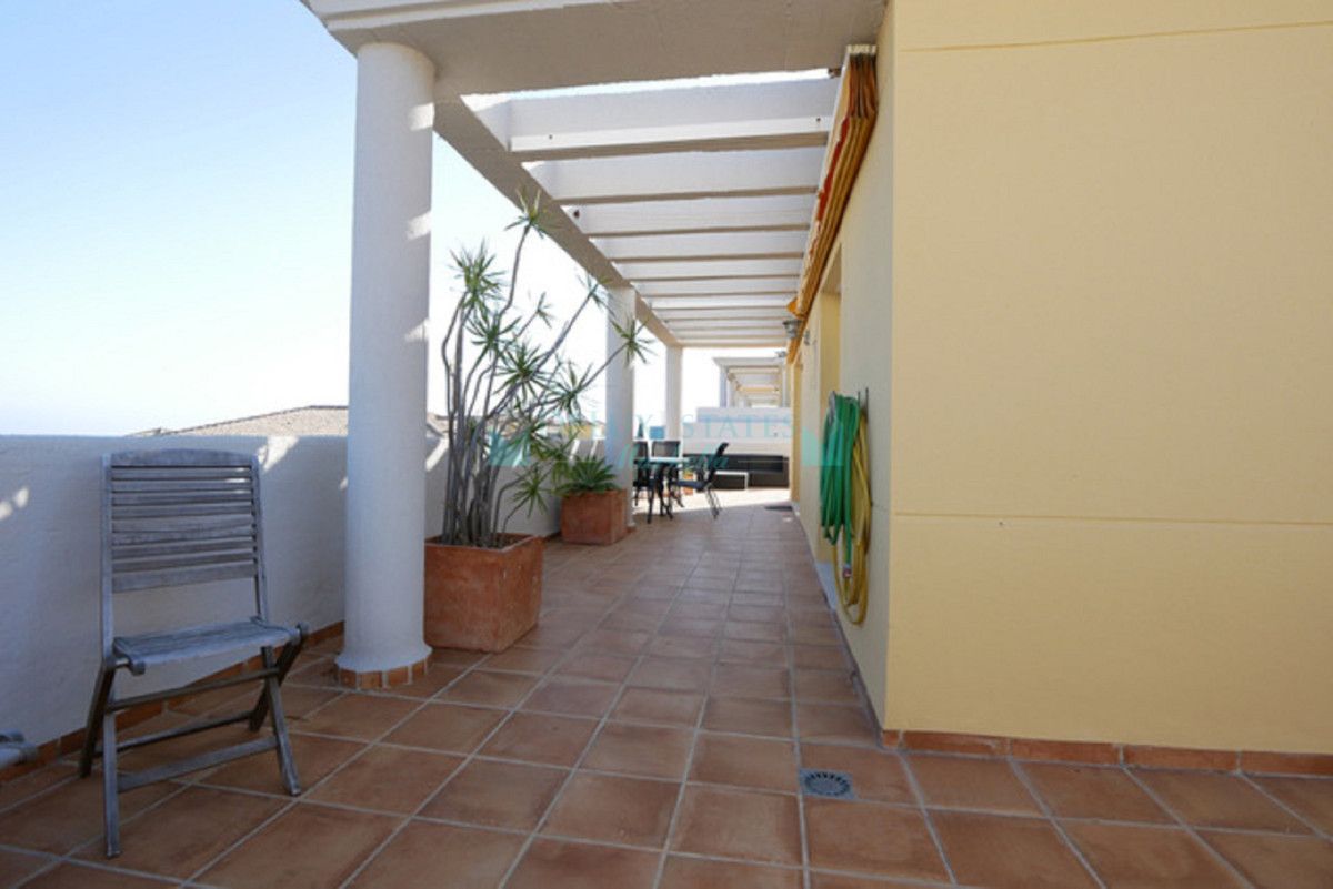 Penthouse for sale in Cabopino, Marbella East