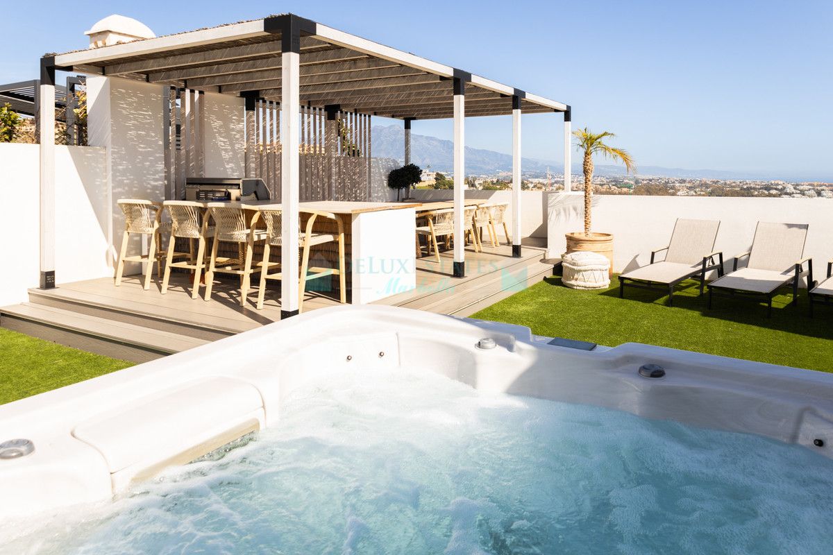Penthouse for sale in El Paraiso, Estepona