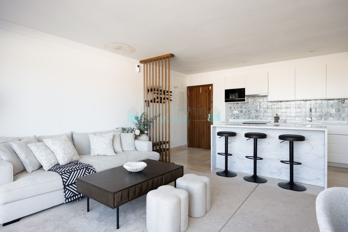 Penthouse for sale in El Paraiso, Estepona