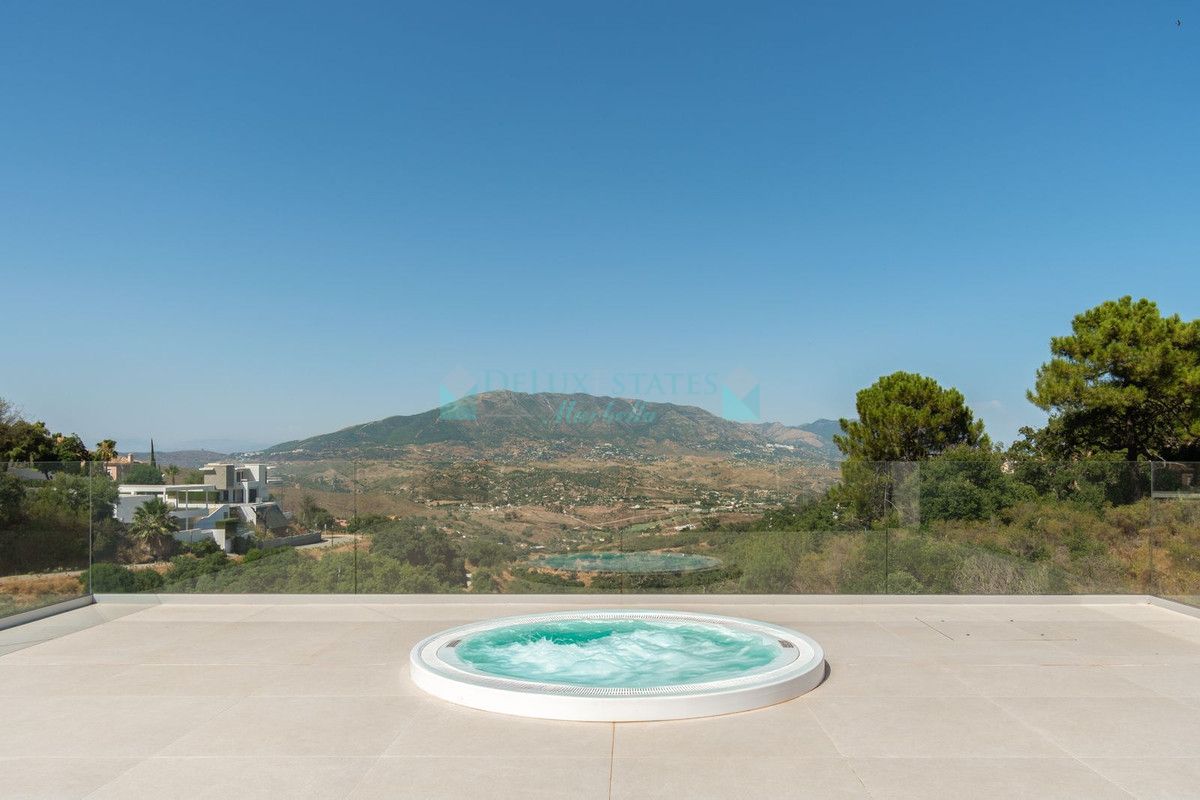 Villa en venta en La Mairena, Marbella Este