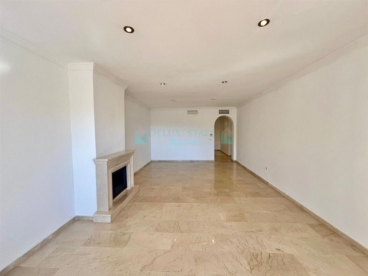 Apartment for rent in Elviria, Marbella East