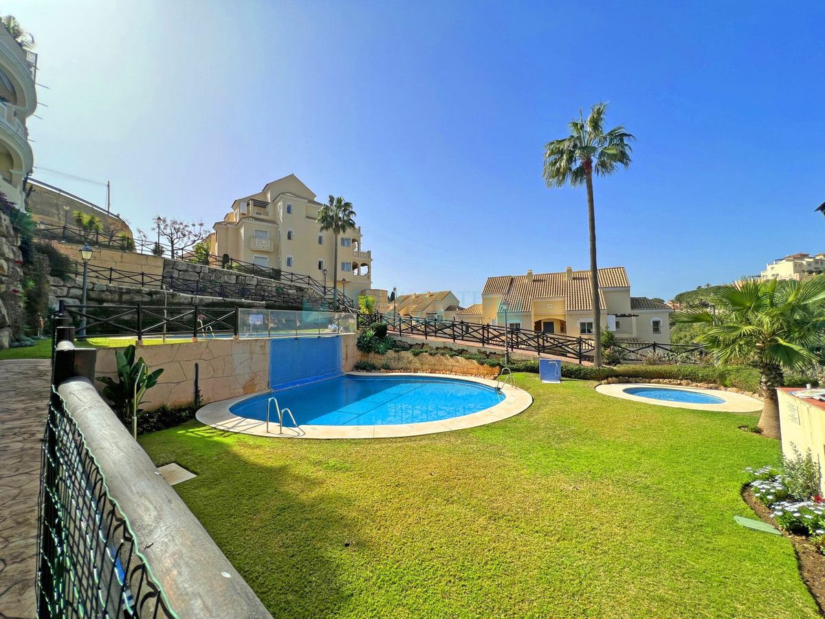 Apartment for rent in Elviria, Marbella East