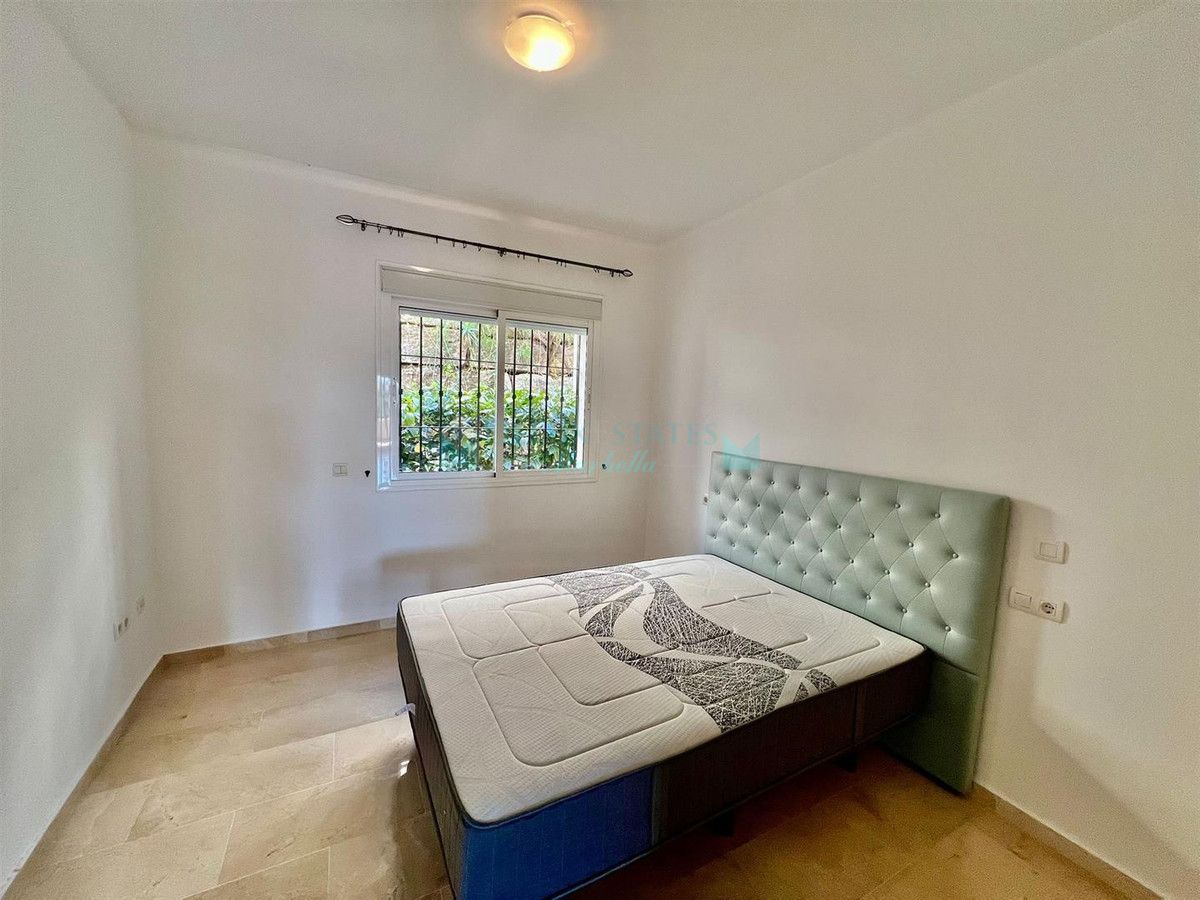 Apartment for rent in Elviria, Marbella East