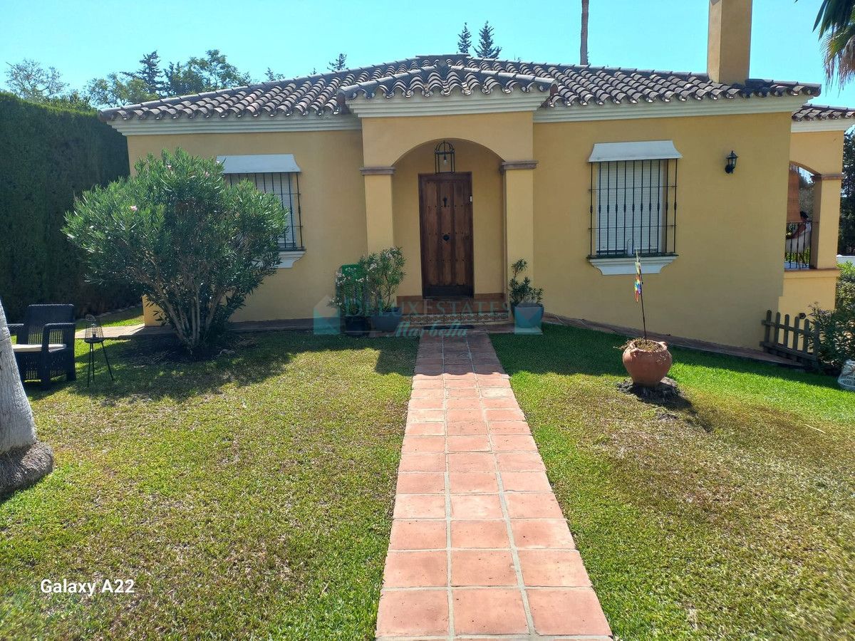 Villa en venta en Estepona