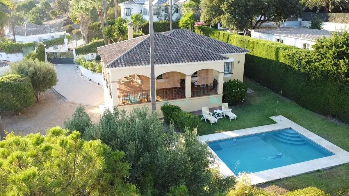 Villa en venta en Estepona