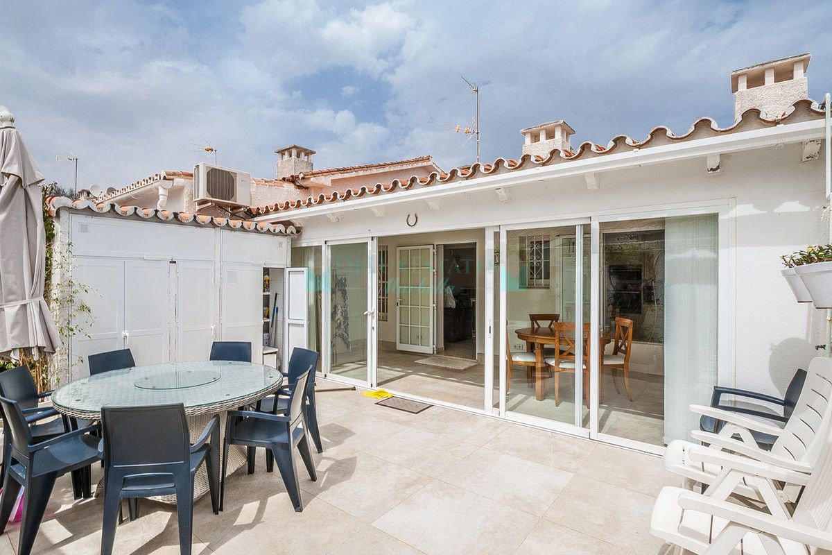 Adosado en venta en Elviria, Marbella Este