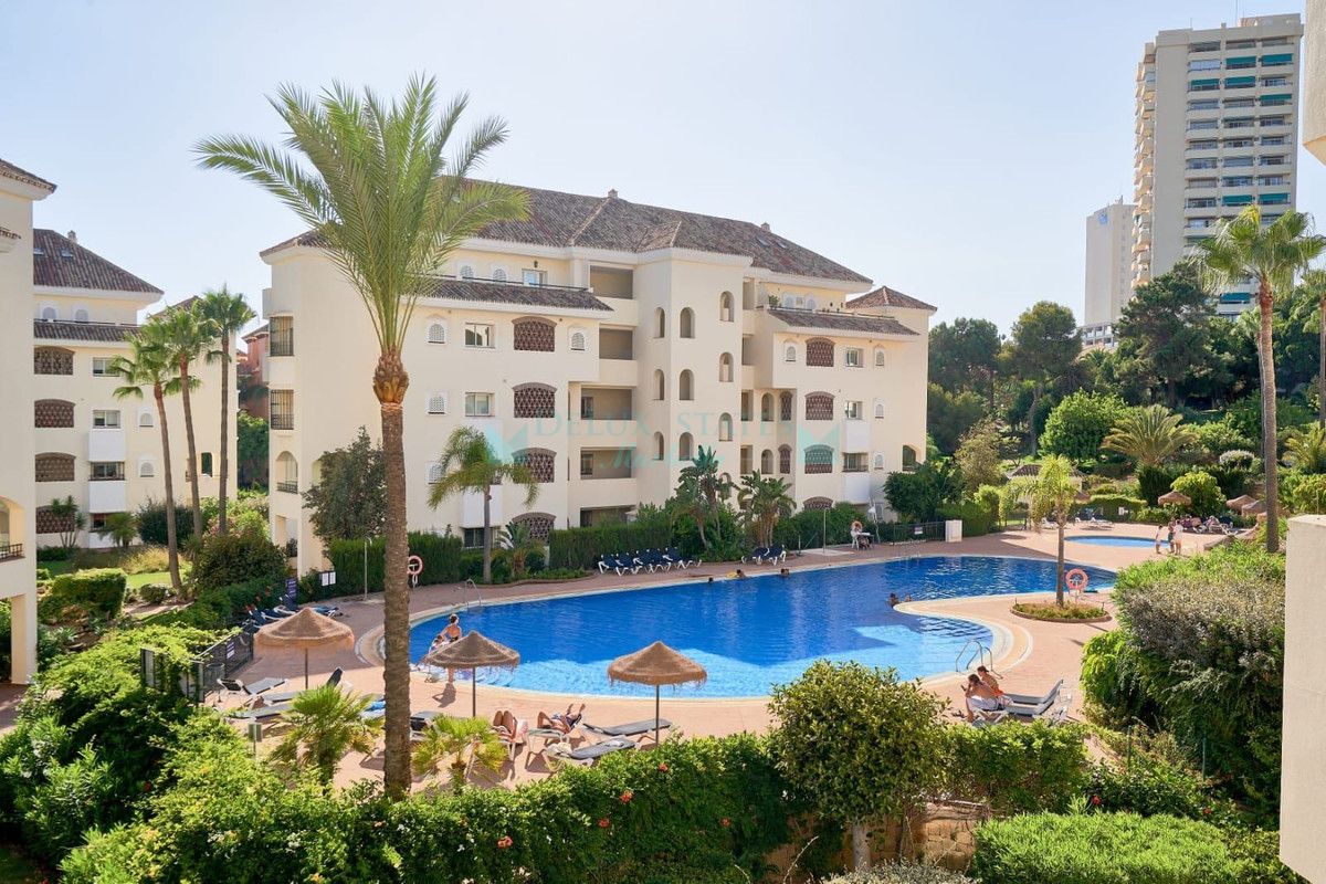 Apartamento en alquiler en Elviria, Marbella Este