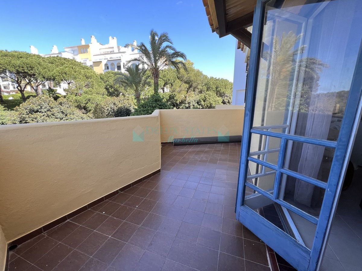 Apartment for sale in Cabopino, Marbella East