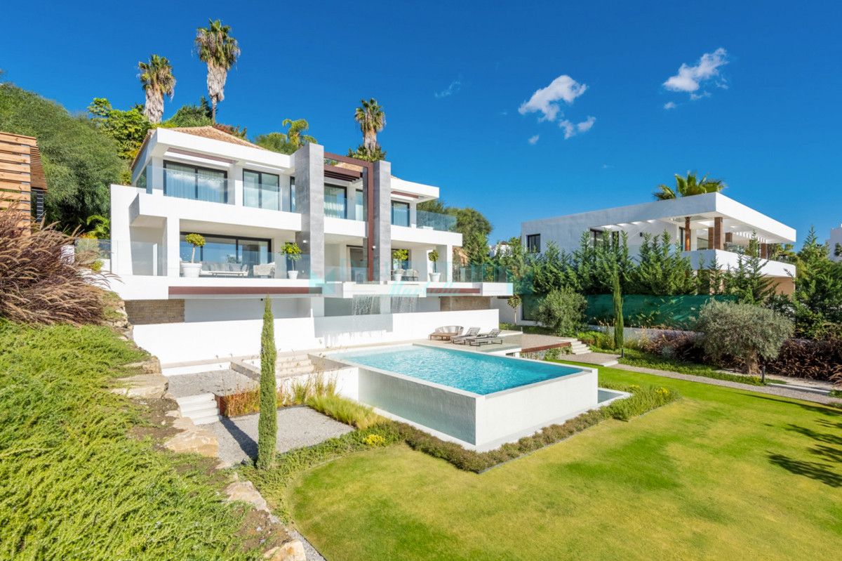 Villa for sale in Benahavis