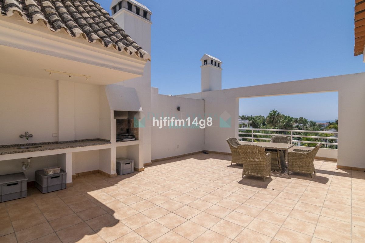 Penthouse for sale in Nueva Andalucia