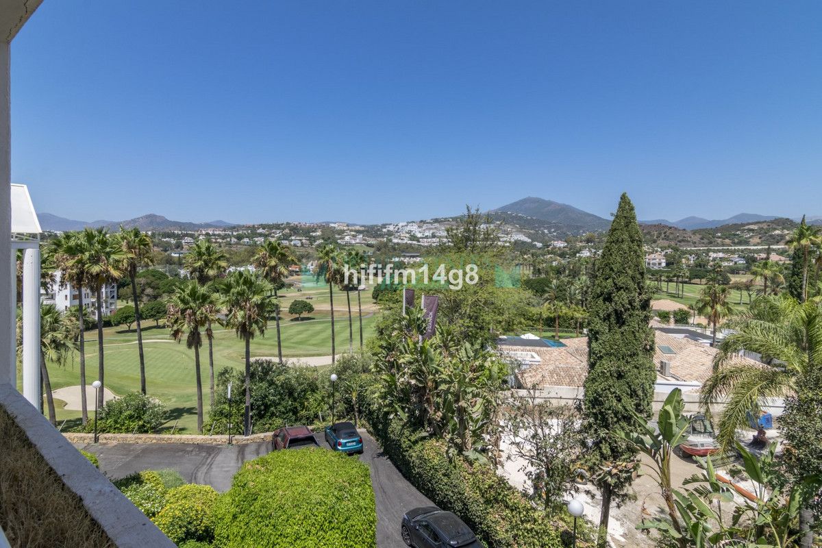 Penthouse for sale in Nueva Andalucia