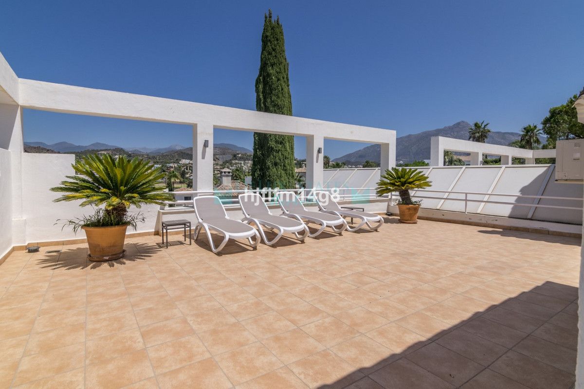 Penthouse for sale in Nueva Andalucia