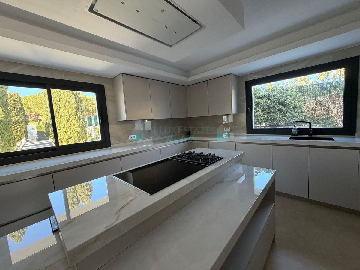 Villa en alquiler en Nueva Andalucia