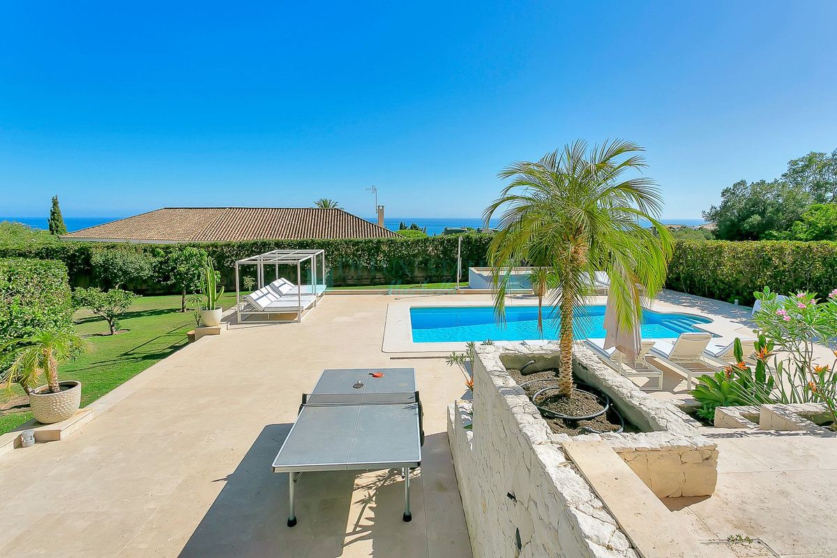 Villa en alquiler en Cabopino, Marbella Este