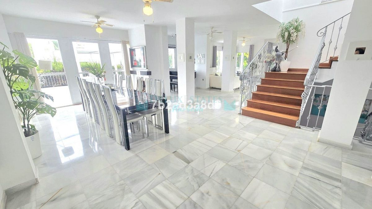 Villa en venta en Nueva Andalucia