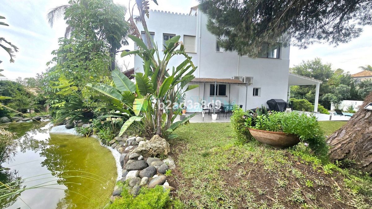 Villa en venta en Nueva Andalucia