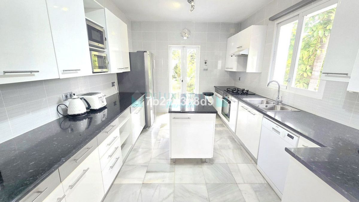 Villa en venta en Nueva Andalucia