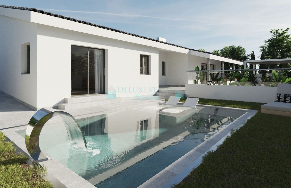 Villa for sale in Rio Real, Marbella East