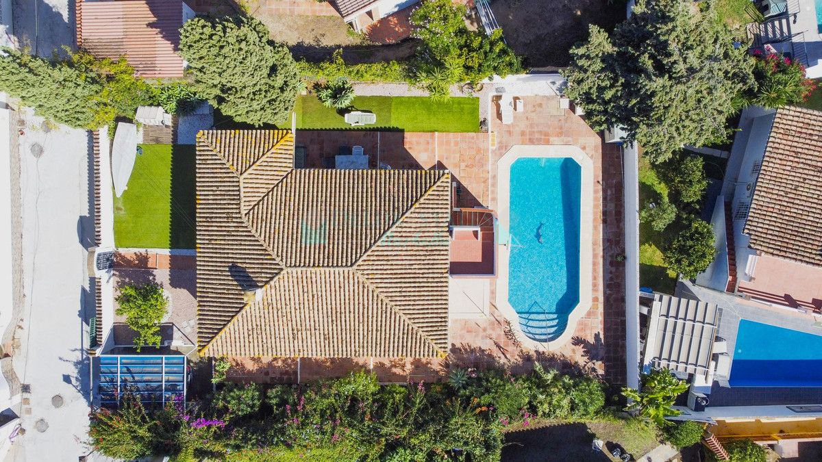 Villa en venta en Costabella, Marbella Este