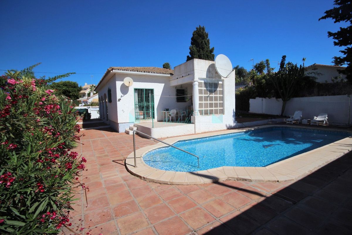 Villa en venta en Costabella, Marbella Este