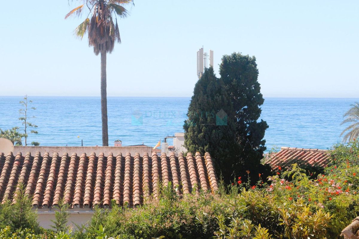 Villa en venta en Costabella, Marbella Este