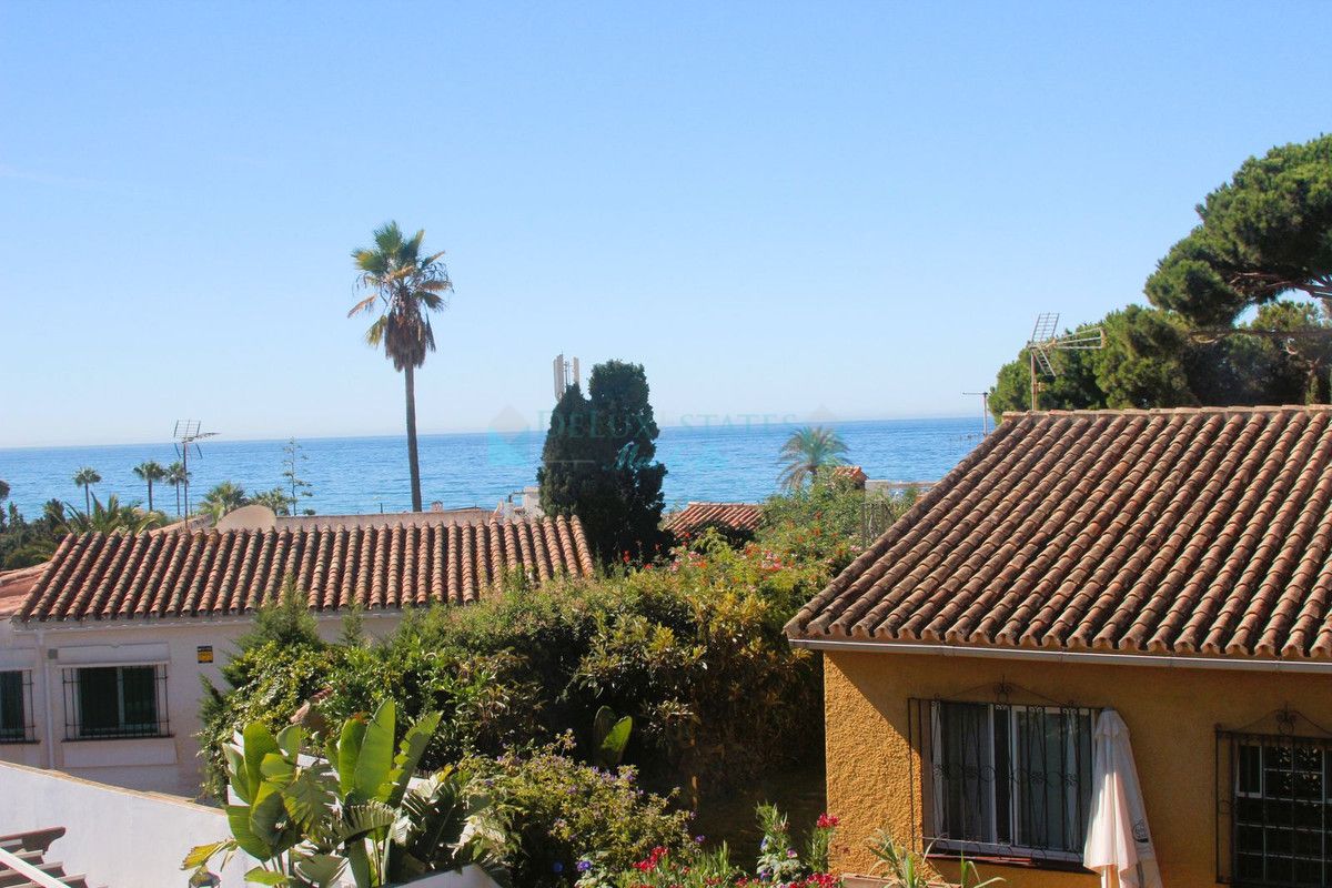 Villa en venta en Costabella, Marbella Este