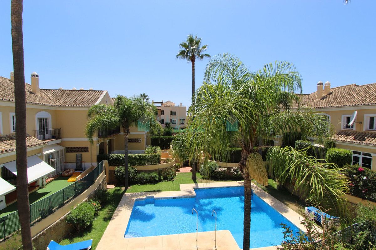 Villa Pareada en venta en Elviria, Marbella Este