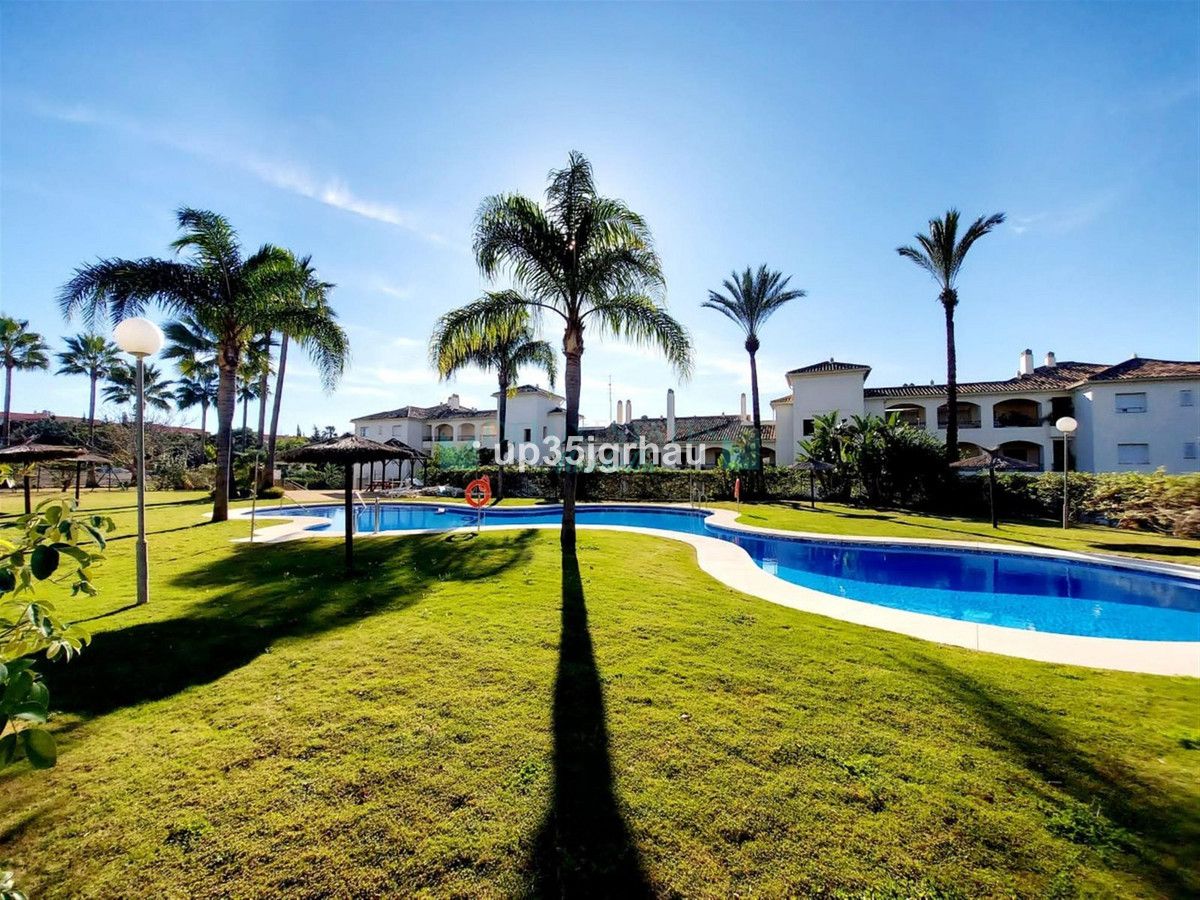 Apartamento Planta Baja en venta en Selwo, Estepona