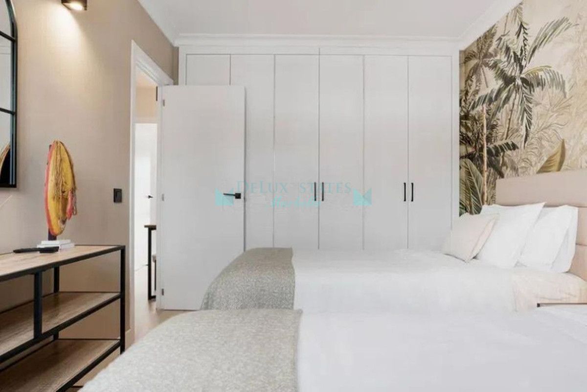 Apartamento en venta en Benamara, Estepona