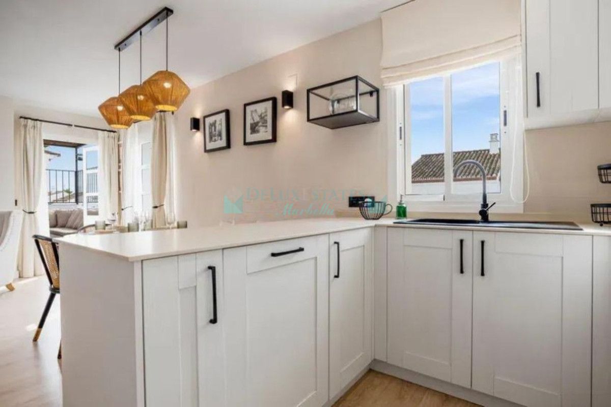 Apartamento en venta en Benamara, Estepona