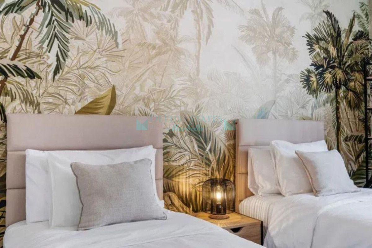 Apartamento en venta en Benamara, Estepona